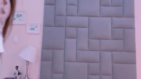 Snapshot of roxana_mill chatting on 10.12.25 Roxana online show from 10.12.25