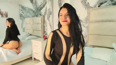 Snapshot of roxanaborns chatting on 09.22.25 roxanaborns online show from 09.22.25