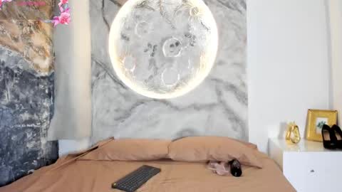 roxanaborns online show from 10.29.25