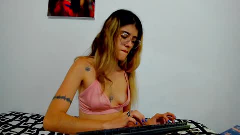 Snapshot of roxanajames__ chatting on 12.14.24 roxy online show from 12.14.24