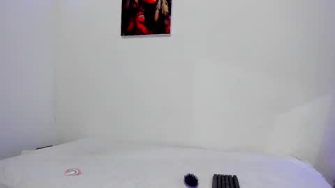 Snapshot of roxanajames__ chatting on 02.19.25 roxy online show from 02.19.25