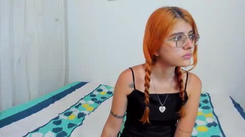 Snapshot of roxanajames__ chatting on 09.10.25 roxy online show from 09.10.25