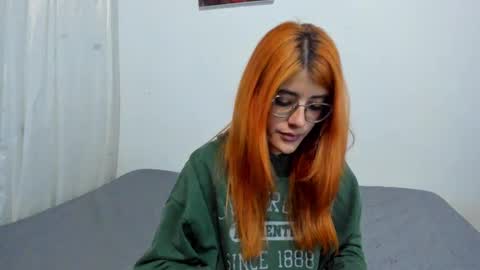 Snapshot of roxanajames__ chatting on 09.14.25 roxy online show from 09.14.25