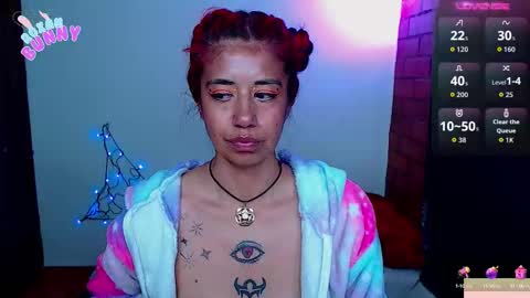 Snapshot of roxanbunny chatting on 10.03.25 roxxy online show from 10.03.25