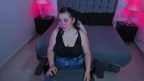 Snapshot of roxanebrown chatting on 03.28.26 roxanebrown online show from 03.28.26