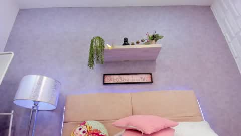 Snapshot of roxanebrown chatting on 05.19.26 roxanebrown online show from 05.19.26