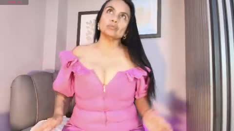 Snapshot of roxanna_moore2 chatting on 06.18.26 Roxanna online show from 06.18.26