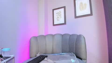 Snapshot of roxanna_moore2 chatting on 06.29.26 Roxanna online show from 06.29.26