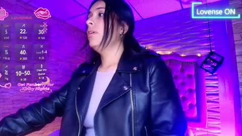 roxanne_han online show from 11.20.25