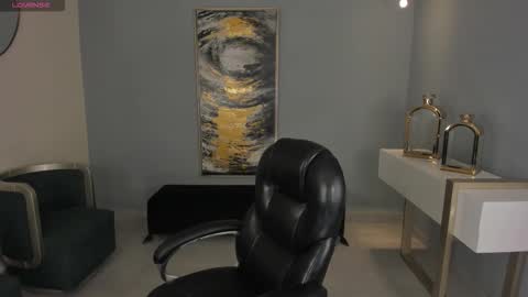 Snapshot of roxannehill_ chatting on 10.25.25 Roxanne Hill online show from 10.25.25