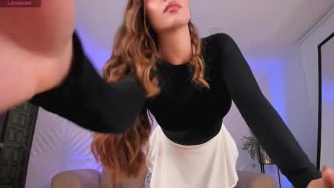 Roxanne Hill  online show from 02.19.26