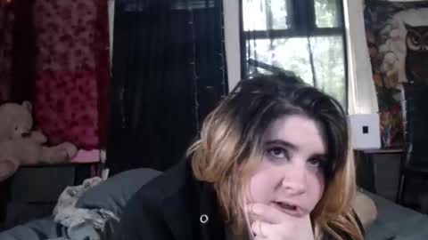Snapshot of roxanneroulette chatting on 04.19.26 Silver online show from 04.19.26