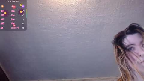 Snapshot of roxanneroulette chatting on 04.25.26 Silver online show from 04.25.26
