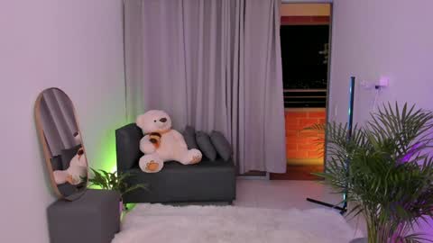 Snapshot of roxie_gates chatting on 12.10.24 R O X I E online show from 12.10.24