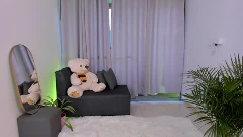 Snapshot of roxie_gates chatting on 01.17.25 R O X I E online show from 01.17.25