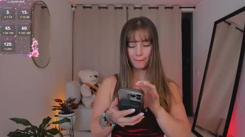 Snapshot of roxie_gates chatting on 10.26.25 R O X I E online show from 10.26.25