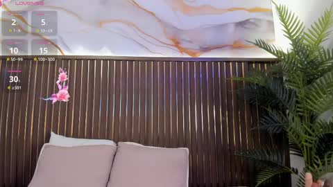 Roxie  online show from 04.17.26