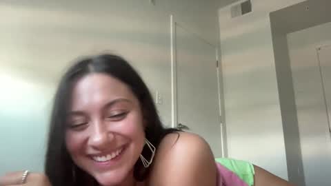 Snapshot of roxie_v chatting on 09.09.25 Roxie online show from 09.09.25