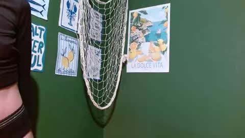 Snapshot of roxiehood chatting on 10.05.25 Roxie online show from 10.05.25