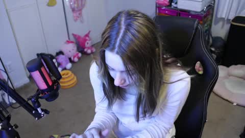 Snapshot of roxiethefox chatting on 10.08.25 roxie online show from 10.08.25