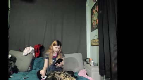 roxihazeleyes online show from 11.18.25