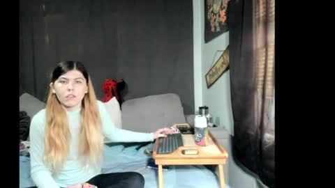 roxihazeleyes online show from 04.03.26