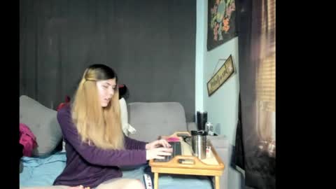 roxihazeleyes online show from 04.05.26