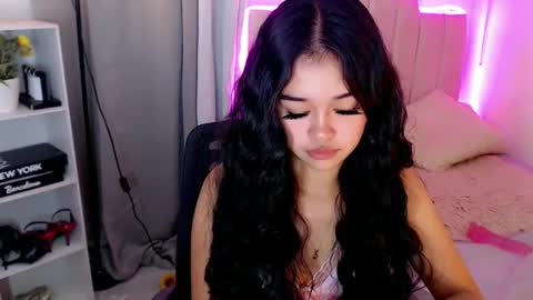 Snapshot of roxxy_blossom chatting on 11.04.25 roxxy_blossom online show from 11.04.25