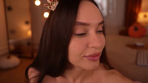 Snapshot of roxy_blue_eyed_ chatting on 10.28.25 Im Roxy ntmu online show from 10.28.25