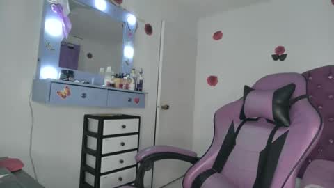 Roxy online show from 04.14.26