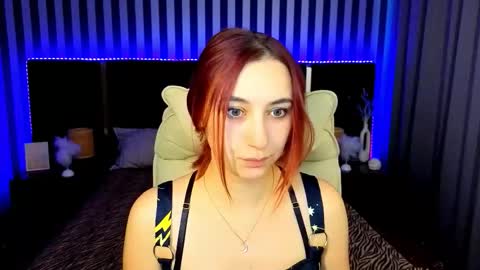 Snapshot of roxy_rayy chatting on 10.16.25 roxy_rayy online show from 10.16.25