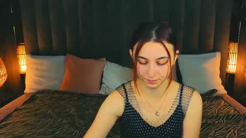 Snapshot of roxy_rayy chatting on 10.23.25 roxy_rayy online show from 10.23.25