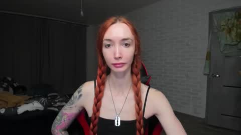 Snapshot of roxy_silver chatting on 10.10.25 Roxy online show from 10.10.25