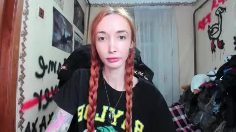 Snapshot of roxy_silver chatting on 10.13.25 Roxy online show from 10.13.25