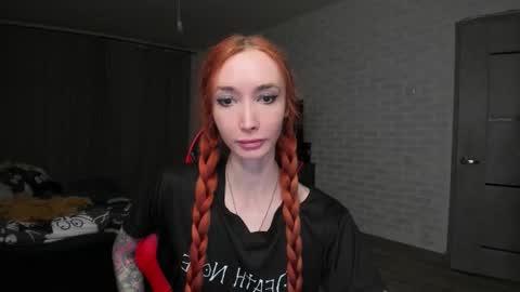 Snapshot of roxy_silver chatting on 10.14.25 Roxy online show from 10.14.25