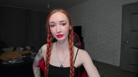 Snapshot of roxy_silver chatting on 10.26.25 Roxy online show from 10.26.25