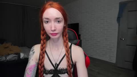 Snapshot of roxy_silver chatting on 11.14.25 Roxy online show from 11.14.25