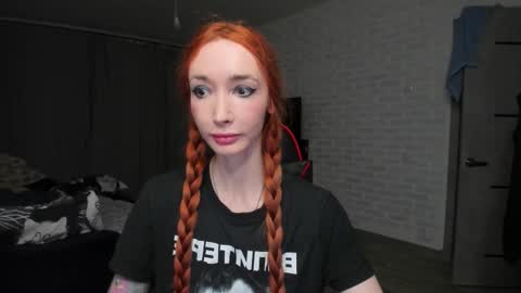 Snapshot of roxy_silver chatting on 11.18.25 Roxy online show from 11.18.25