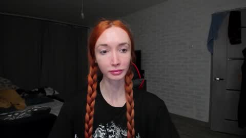 Snapshot of roxy_silver chatting on 11.24.25 Roxy online show from 11.24.25