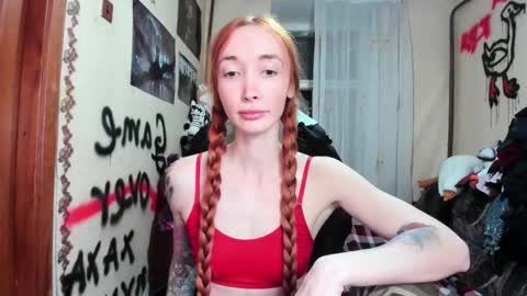 Snapshot of roxy_silver chatting on 12.03.25 Roxy online show from 12.03.25