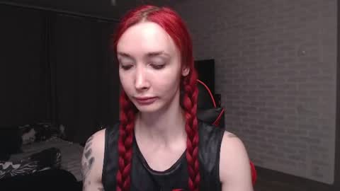 Snapshot of roxy_silver chatting on 06.25.26 Roxy online show from 06.25.26