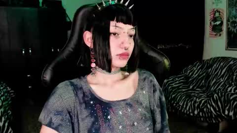 Roxy Independient model Help me to reach 50 thumbs up online show from 01.12.26