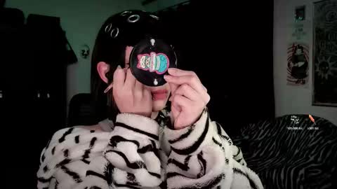 Roxy Independient model Help me to reach 50 thumbs up online show from 02.12.26