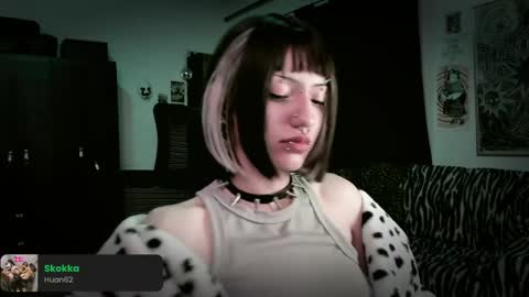 Snapshot of roxy_toxic chatting on 05.15.26 Roxy Independient model Help me to reach 50 thumbs up online show from 05.15.26