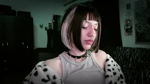 Snapshot of roxy_toxic chatting on 05.15.26 Roxy Independient model Help me to reach 50 thumbs up online show from 05.15.26