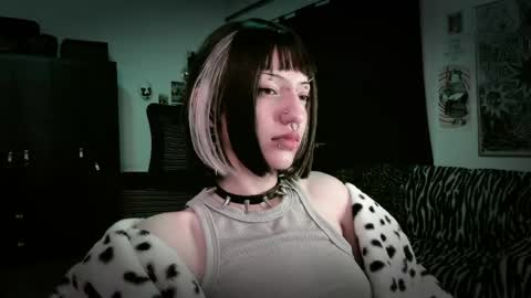 Snapshot of roxy_toxic chatting on 05.16.26 Roxy Independient model Help me to reach 50 thumbs up online show from 05.16.26