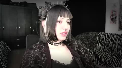 Roxy Independient model Help me to reach 50 thumbs up online show from 07.01.26