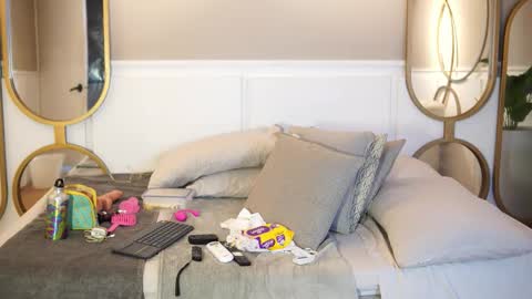 Snapshot of roxy_vega chatting on 10.07.25 Roxy online show from 10.07.25