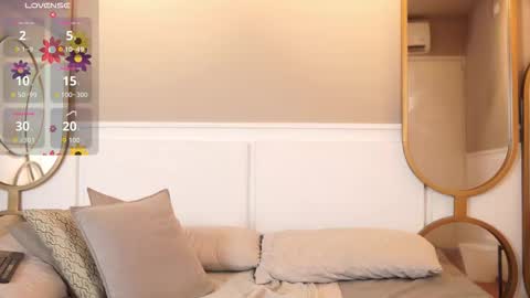 Snapshot of roxy_vega chatting on 10.10.25 Roxy online show from 10.10.25