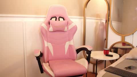 Snapshot of roxy_vega chatting on 10.11.25 Roxy online show from 10.11.25